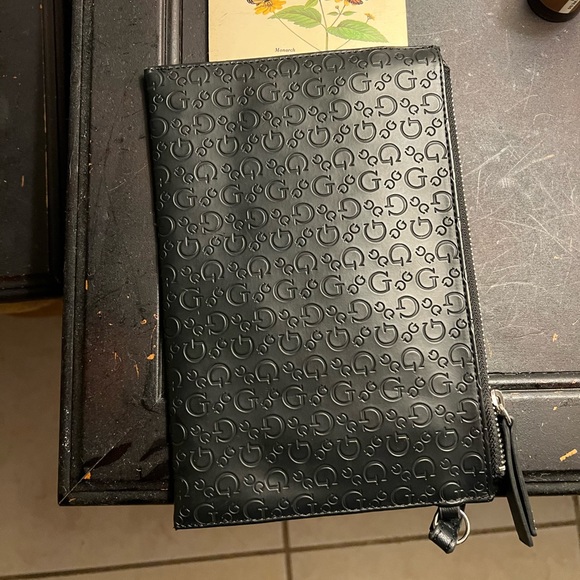 Guess Large Wallet Bag - Picture 2 of 2